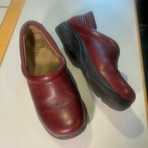 Dansko - Size 7.5M - Women's Red Leather Clogs EU Size 38
